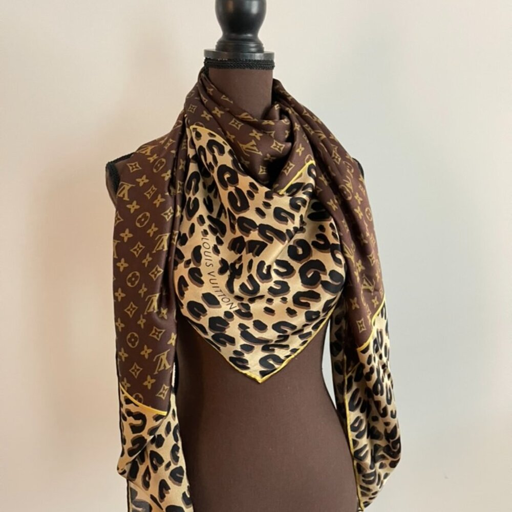 Display#1 Louis Vuitton Monogram Logo Animal Oversize Brown Gold Silk Wrap - Picture 15 of 16